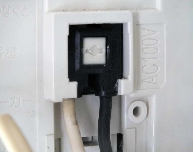 ドアホン親機の電源線１００V接続箇所拡大